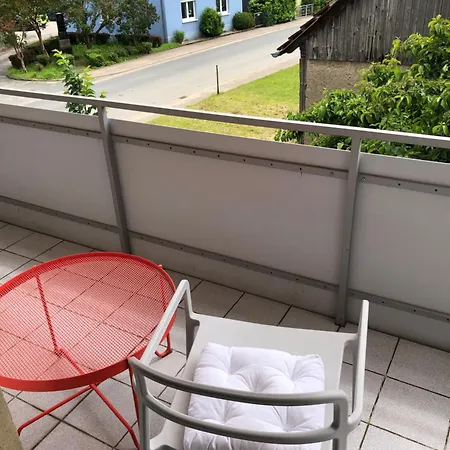 In Rot, Fraenkisches Design, Balkon In Nur 50 Schritten Zum Radweg, Ideal For Long Stay, Relocation 3* Mainstockheim